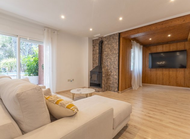 Wiederverkauf - Finca / Ländliches Wohnhaus - Orihuela