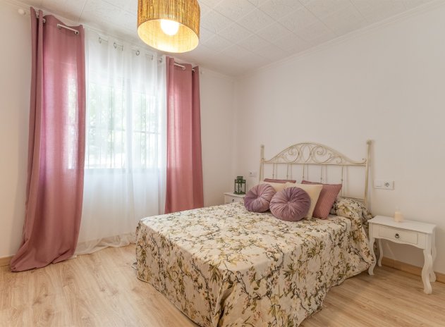 Wiederverkauf - Finca / Ländliches Wohnhaus - Orihuela