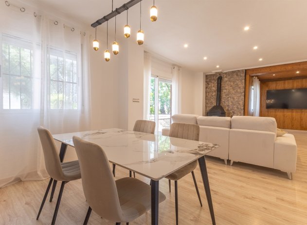 Wiederverkauf - Finca / Ländliches Wohnhaus - Orihuela