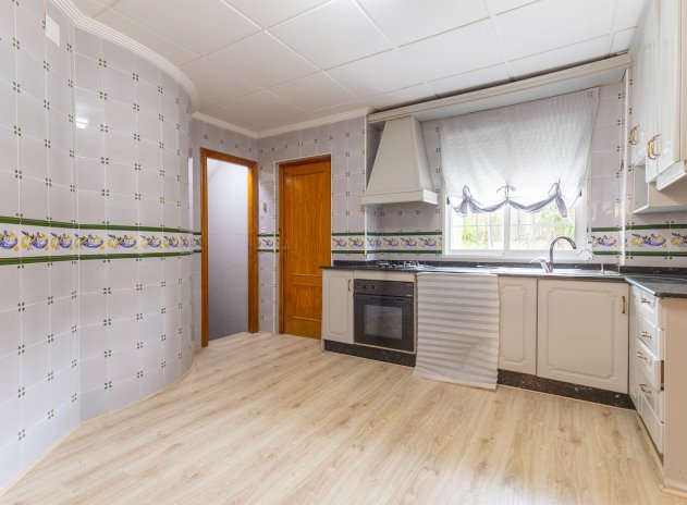 Wiederverkauf - Finca / Ländliches Wohnhaus - Orihuela