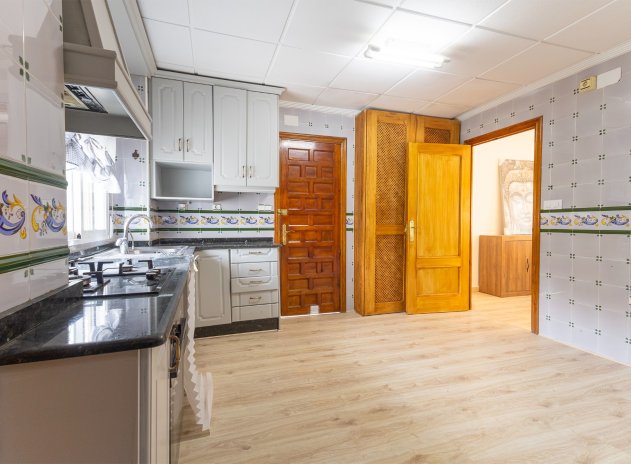 Wiederverkauf - Finca / Ländliches Wohnhaus - Orihuela