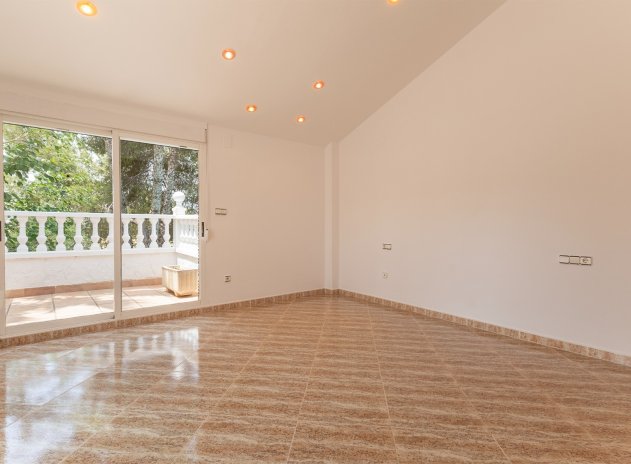 Wiederverkauf - Finca / Ländliches Wohnhaus - Orihuela