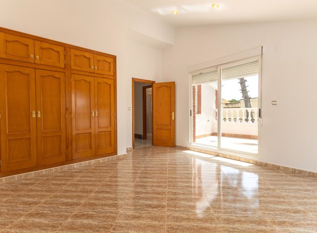 Wiederverkauf - Finca / Ländliches Wohnhaus - Orihuela