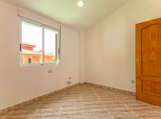 Wiederverkauf - Finca / Ländliches Wohnhaus - Orihuela