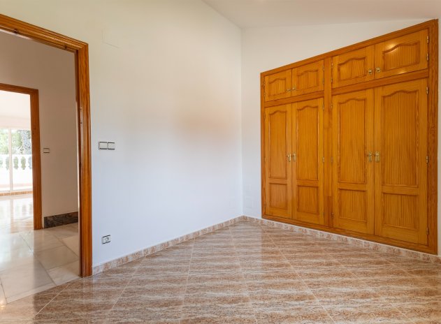 Wiederverkauf - Finca / Ländliches Wohnhaus - Orihuela