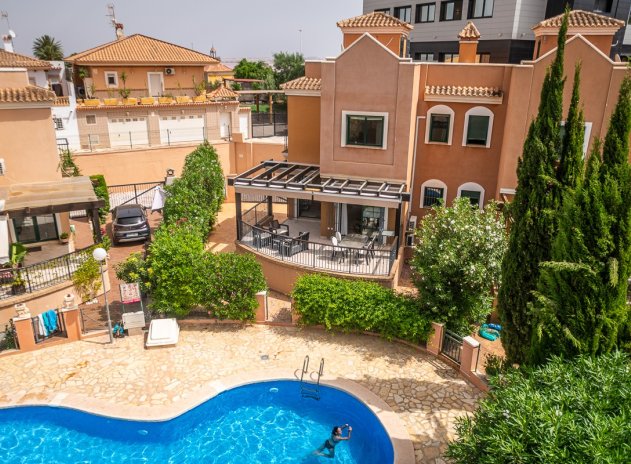 Herverkoop - Villa - Torrevieja - Los Balcones