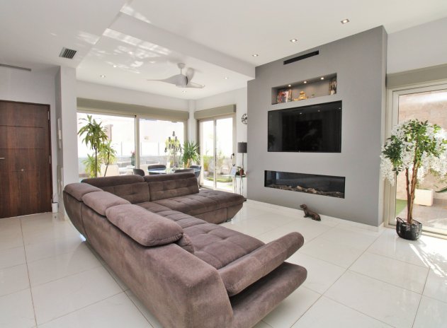 Reventa - Villa - Villamartin - Villamartín