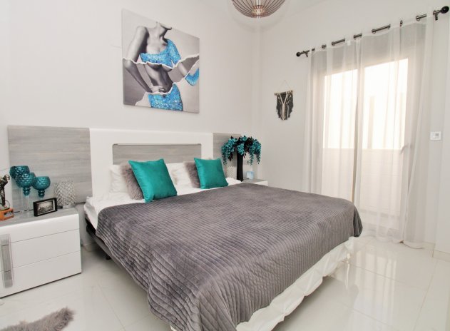 Reventa - Villa - Villamartin - Villamartín