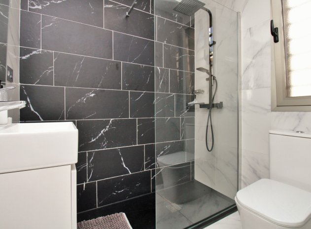 Reventa - Villa - Villamartin - Villamartín