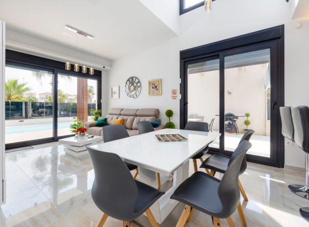 Resale - Villa * - Orihuela - Lomas de Cabo Roig