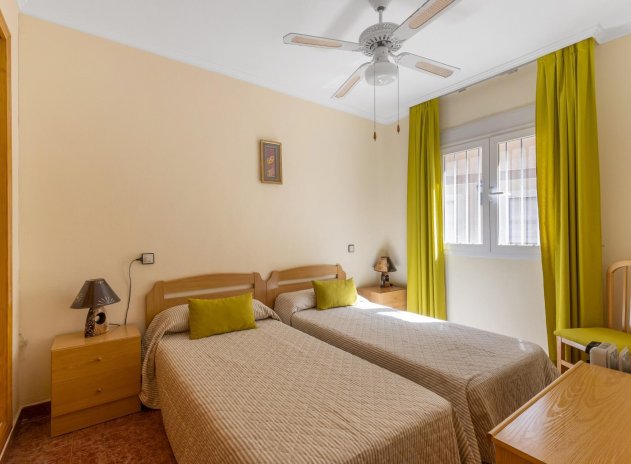 Resale - Apartment / Flat * - Torrevieja - Playa de los Locos *