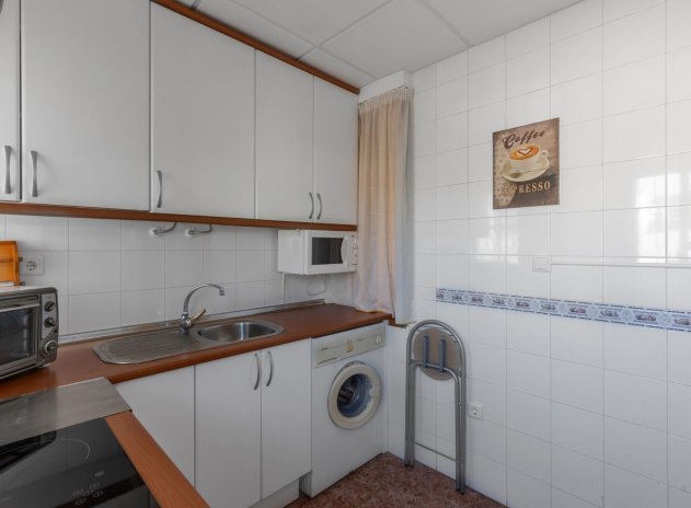 Resale - Apartment / Flat * - Torrevieja - Playa de los Locos *