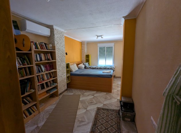 Wiederverkauf - Finca / Ländliches Wohnhaus - Crevillente