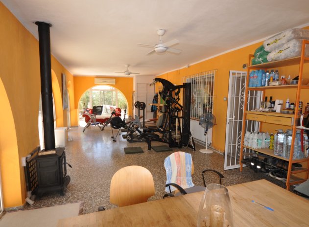 Wiederverkauf - Finca / Ländliches Wohnhaus - Crevillente