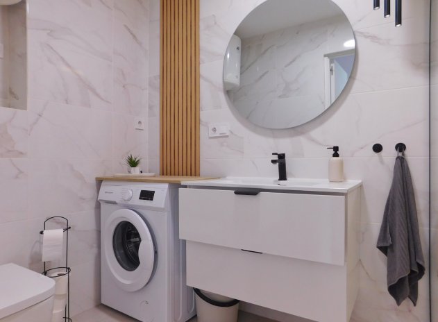 Resale - Apartment / Flat * - Torrevieja - Torrevieja *