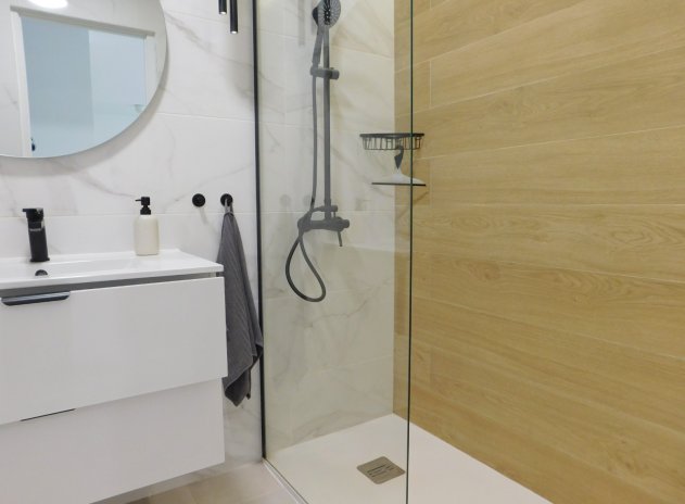 Resale - Apartment / Flat * - Torrevieja - Torrevieja *