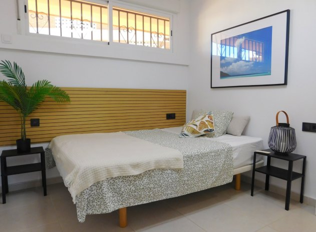 Resale - Apartment / Flat * - Torrevieja - Torrevieja *