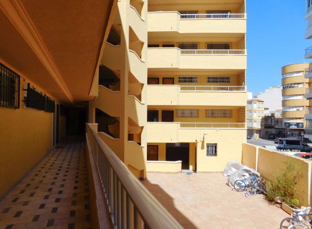 Resale - Apartment / Flat * - Torrevieja - Torrevieja *