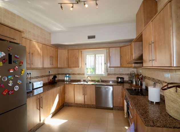 Herverkoop - Finca / Plattelands Woning - Catral