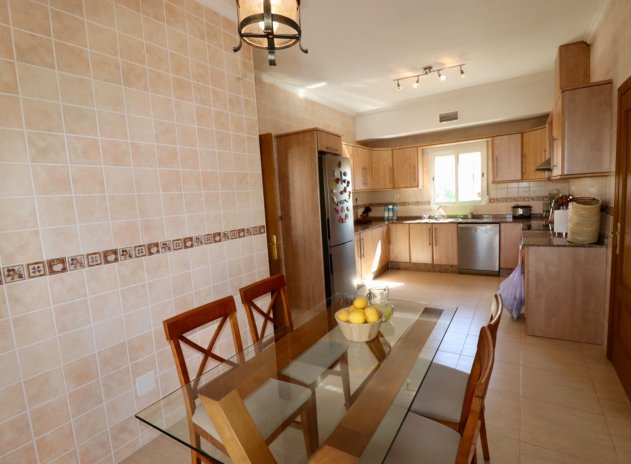 Herverkoop - Finca / Plattelands Woning - Catral