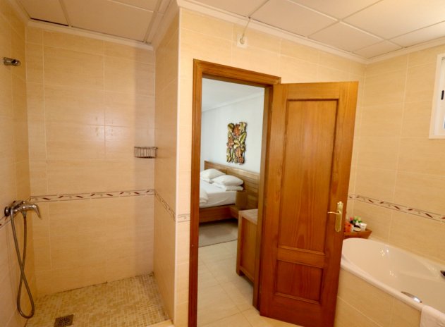 Herverkoop - Finca / Plattelands Woning - Catral