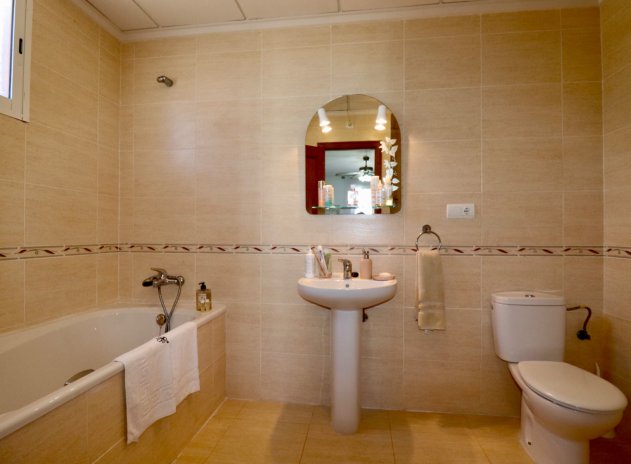 Herverkoop - Finca / Plattelands Woning - Catral