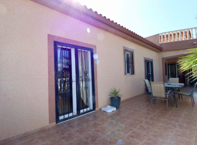 Herverkoop - Finca / Plattelands Woning - Catral