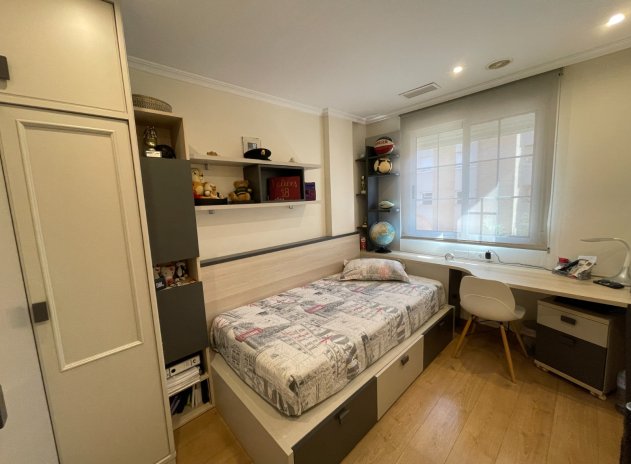 Revente - Maison mitoyenne - Elche