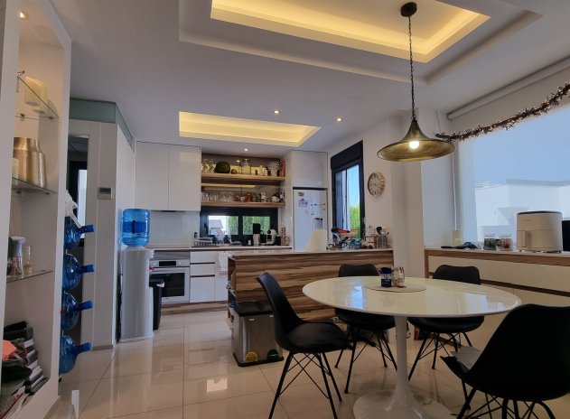 Resale - Townhouse * - Ciudad Quesada * - Lo Marabú *