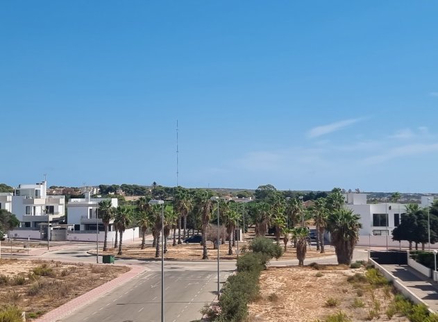 Resale - Townhouse * - Ciudad Quesada * - Lo Marabú *