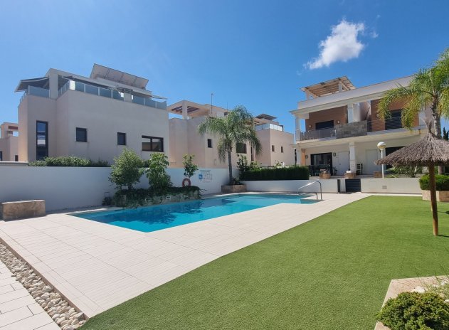 Resale - Townhouse * - Ciudad Quesada * - Lo Marabú *