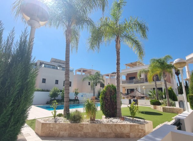 Resale - Townhouse * - Ciudad Quesada * - Lo Marabú *