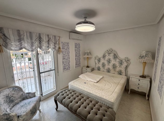 Herverkoop - Rijwoning - Benijofar - Monte Azul