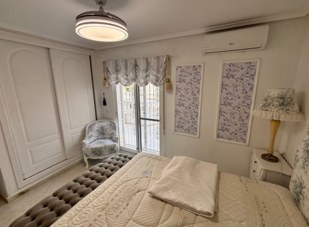 Herverkoop - Rijwoning - Benijofar - Monte Azul