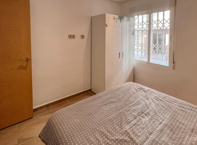 Reventa - Apartamento / Piso - Playa Del Cura - Torrevieja