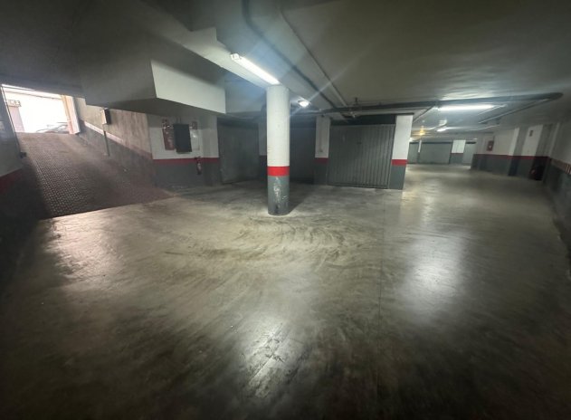 Resale - Parking space * - Torrevieja - La Mata *