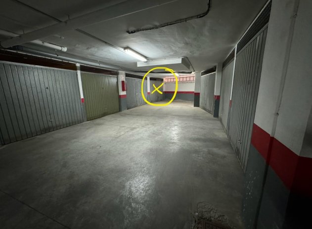 Resale - Parking space * - Torrevieja - La Mata *