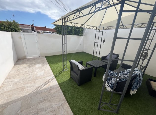 Herverkoop - Finca / Plattelands Woning - Torrevieja - Torretas