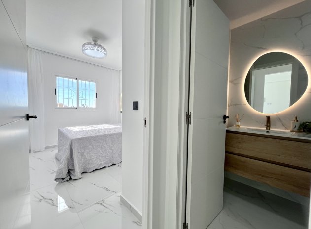 Resale - Apartment / Flat * - Playa Flamenca - Playa Flamenca *