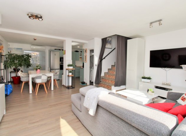 Reventa - Casa adosada - Villamartin - Villamartín