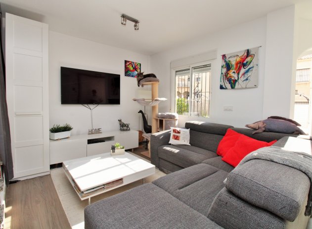 Reventa - Casa adosada - Villamartin - Villamartín