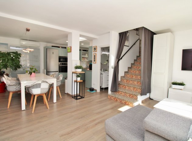 Reventa - Casa adosada - Villamartin - Villamartín