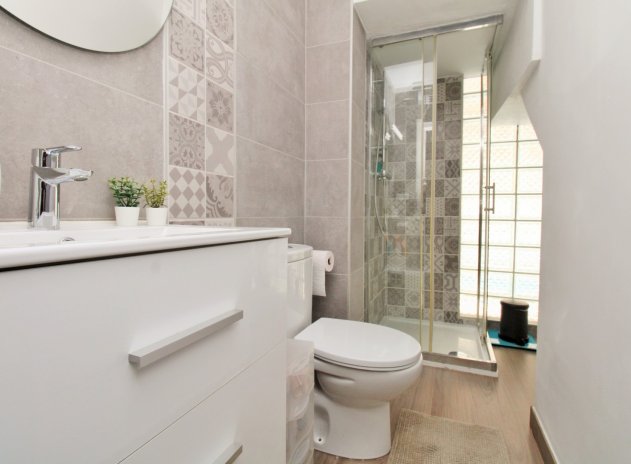 Reventa - Casa adosada - Villamartin - Villamartín