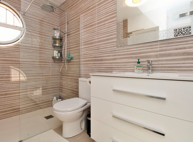 Reventa - Casa adosada - Villamartin - Villamartín