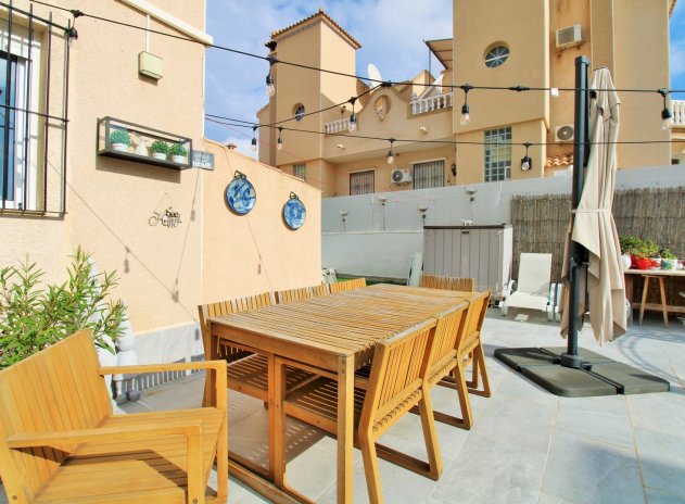 Reventa - Casa adosada - Villamartin - Villamartín