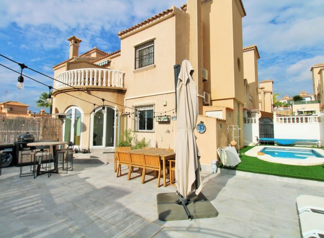 Reventa - Casa adosada - Villamartin - Villamartín