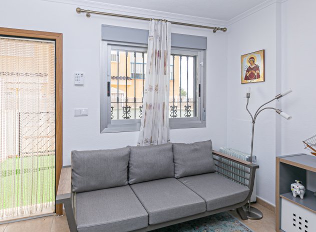 Reventa - Casa adosada - Guardamar del Segura