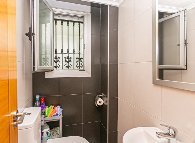 Reventa - Casa adosada - Guardamar del Segura