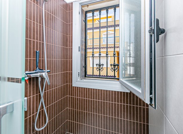 Reventa - Casa adosada - Guardamar del Segura