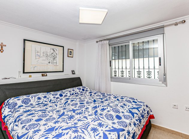 Reventa - Casa adosada - Guardamar del Segura